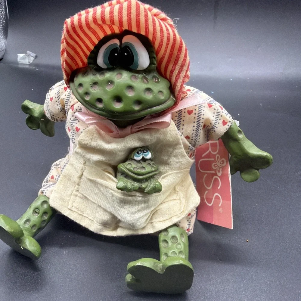 Vintage Russ Berrie Country Folks Frogs‎ Freida Mom and Baby Frog Kathleen Kelly